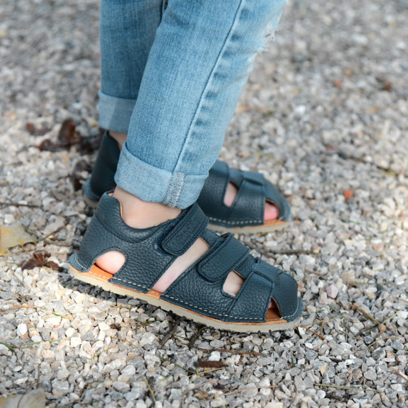 Säädettävä remmisandaali lapsille